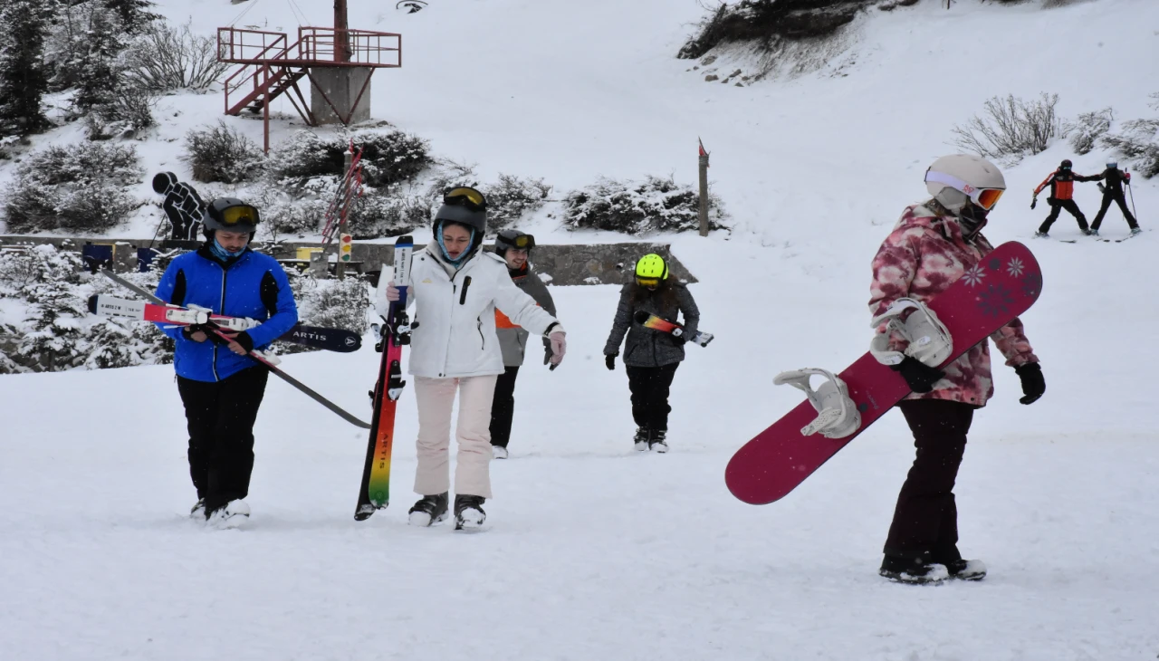 Ordu'da yarıyıl tatili başladı: Çambaşı kayak tesisleri ziyaretçi akınına uğruyor