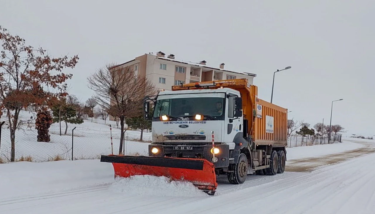 Van, Bitlis ve Muş'ta 293 yerleşim birimine ulaşım sağlanamıyor