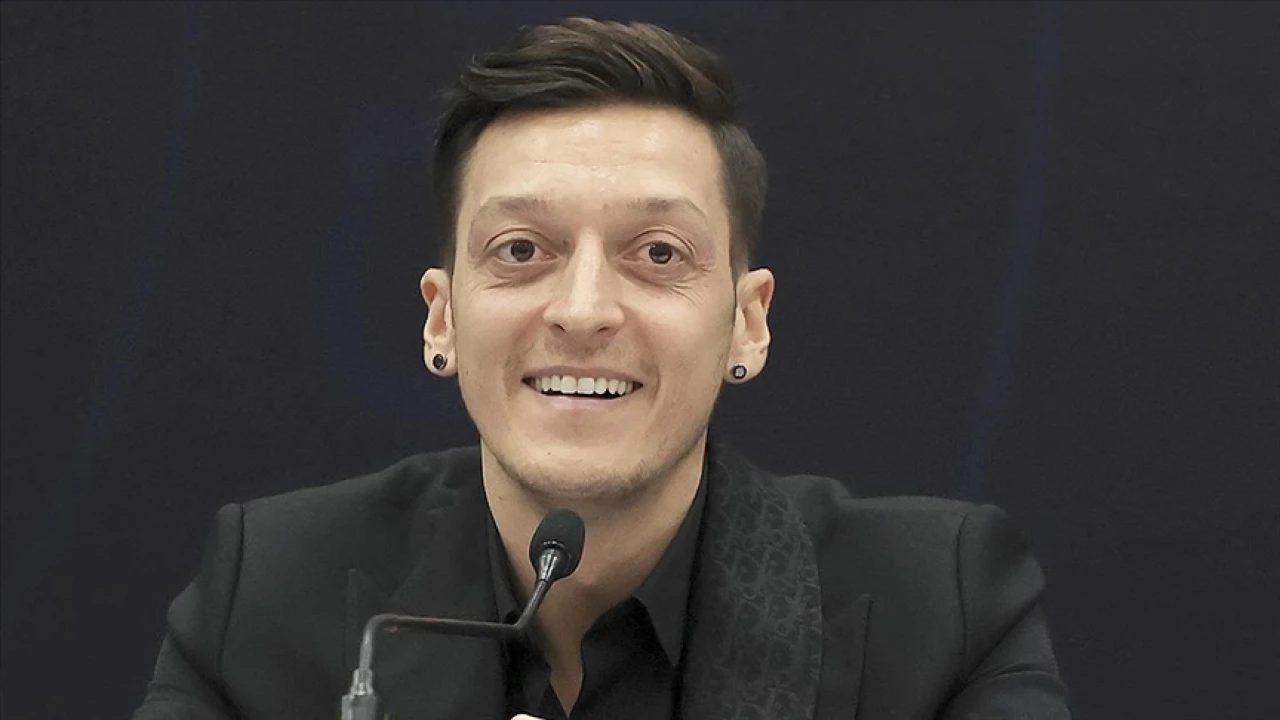 AK Parti'nin yeni MKYK listesi, Mesut Özil ve Sinan Akçıl gibi tanınmış isimlerle dikkat çekiyor