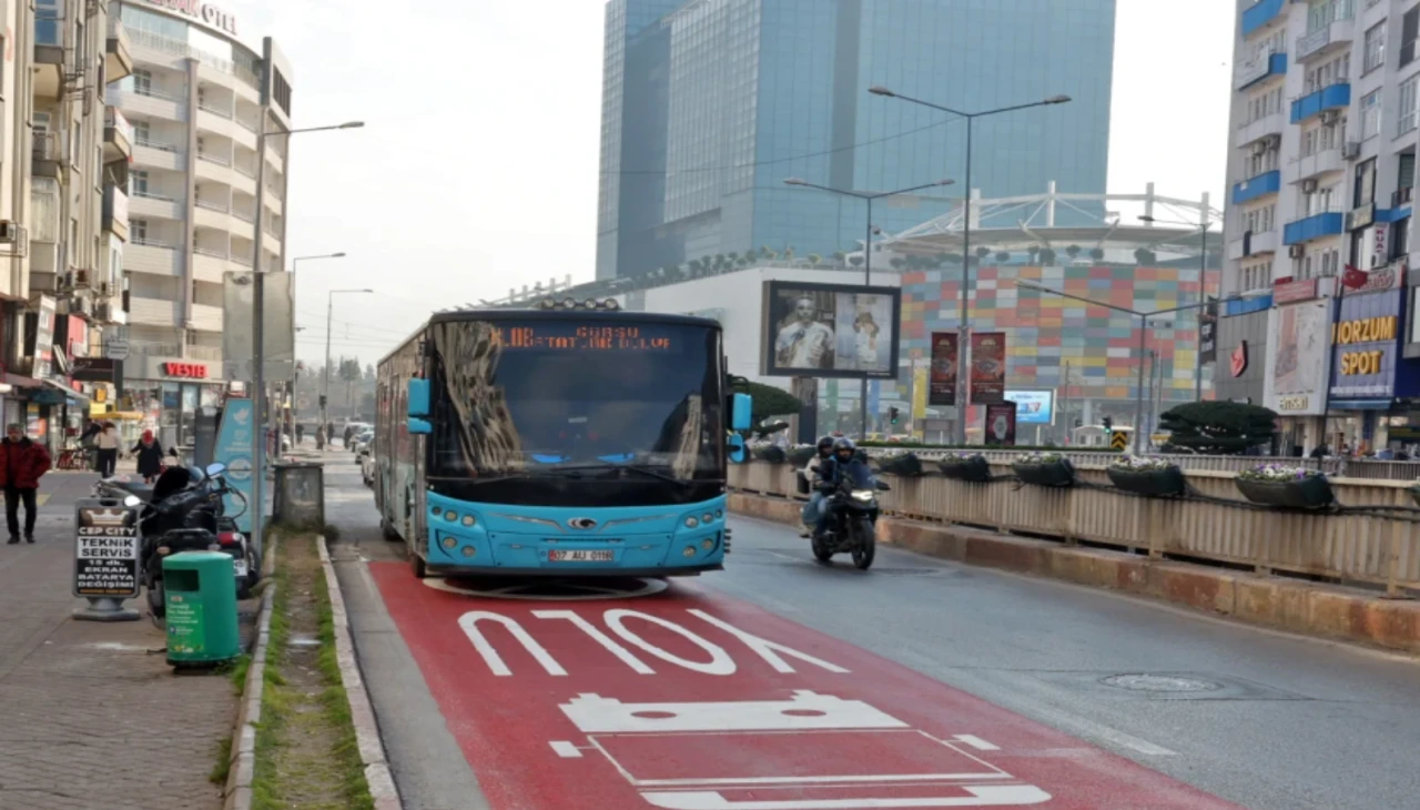 Antalya’da trafiğe çözüm halk otobüslerine özel şerit uygulaması