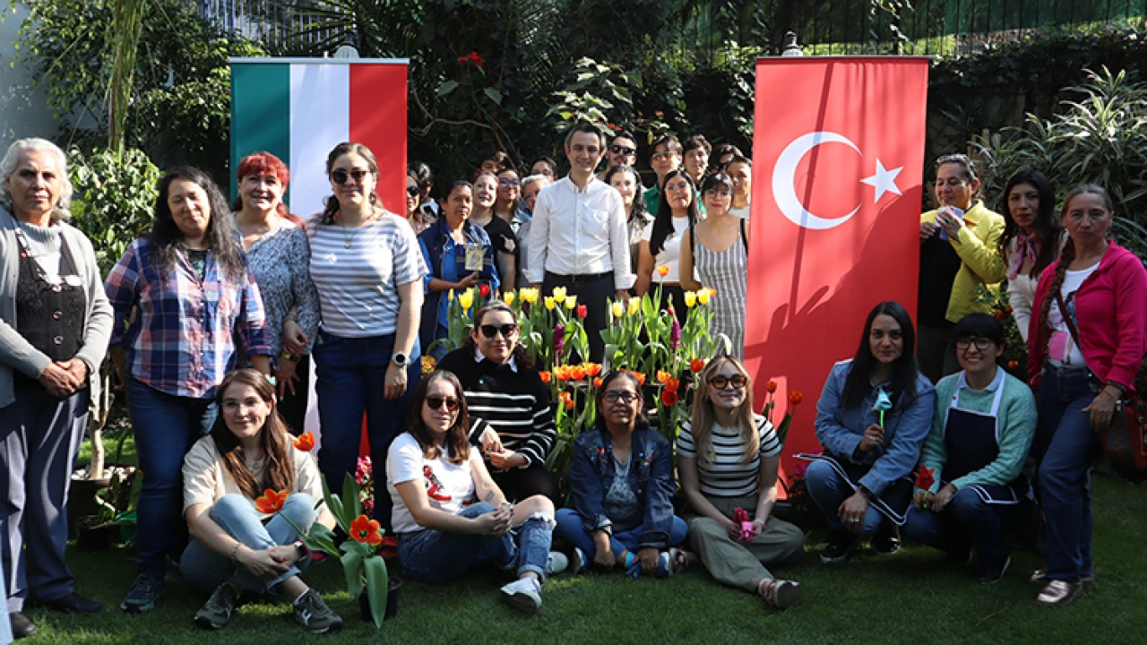 Yunus Emre Enstitüsü, Meksika'da lale festivali düzenledi