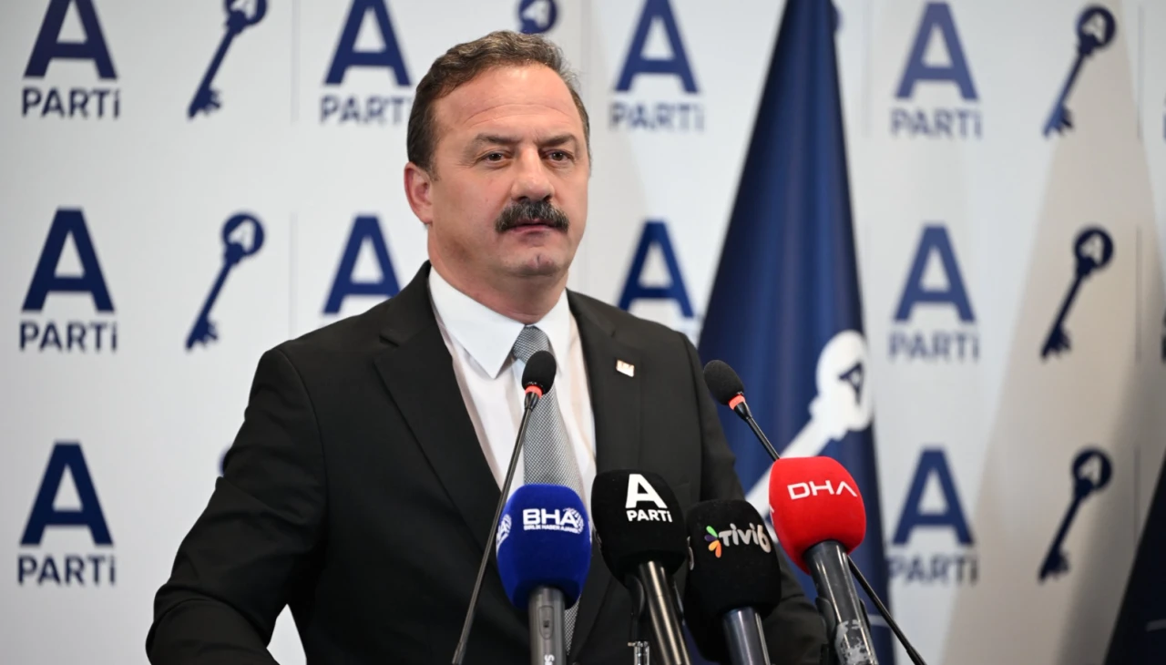 Yavuz Ağıralioğlu: "Madem hepiniz gülüyorsunuz, millet niçin gülmüyor?"