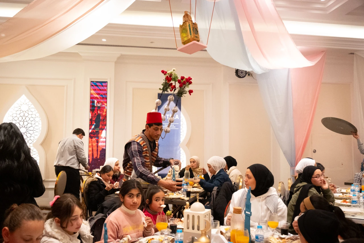 TİKA, Ürdün’de 100 yetim çocuğa Ramazan iftarı verdi