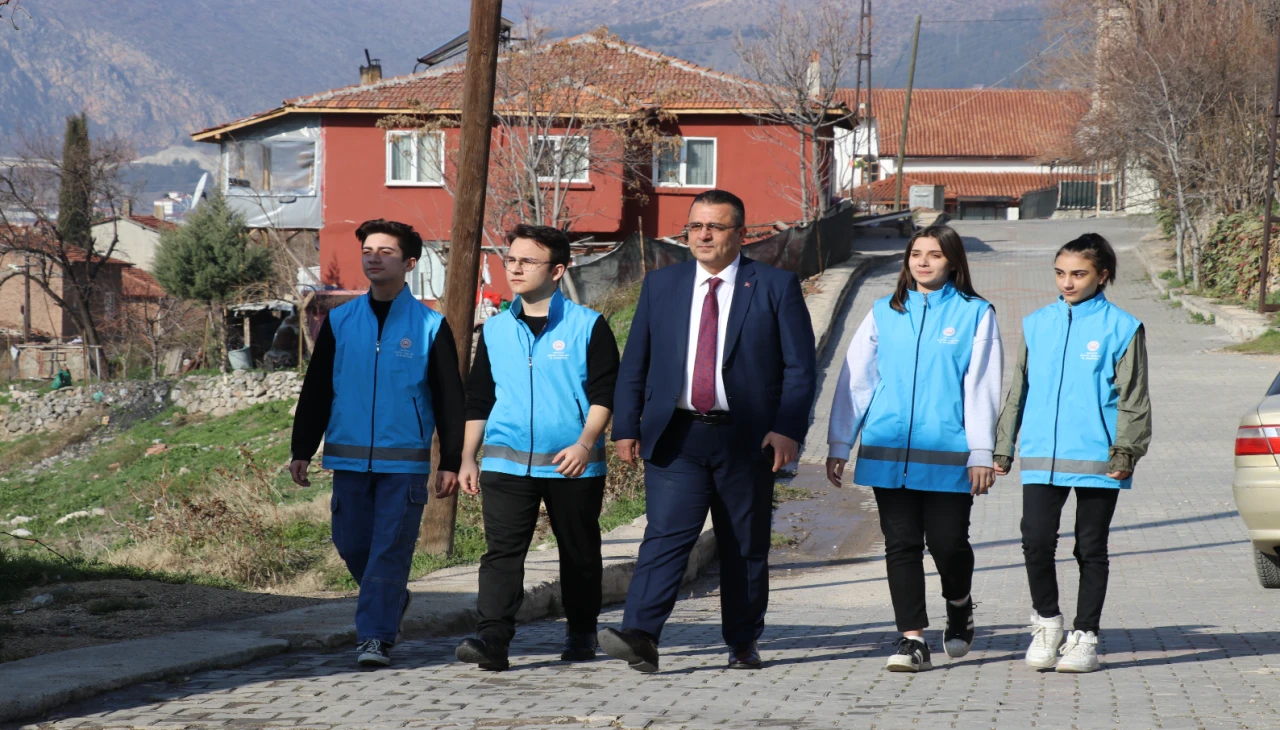 Amasya'da çocuklar Osmanlı döneminden gelen "Zimem Defteri" geleneğini yaşatıyor