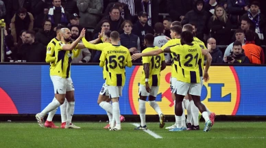 Fenerbahçe-Anderlecht maçı ırkçı olaylar nedeniyle durakladı.