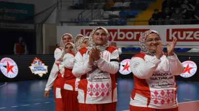 Aksaray’da köy kadınlarının takımı “Anadolu Sultanları”, Kuzeyboru ile gösteri maçı yaptı