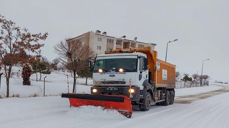 Van, Bitlis ve Muş'ta 293 yerleşim birimine ulaşım sağlanamıyor