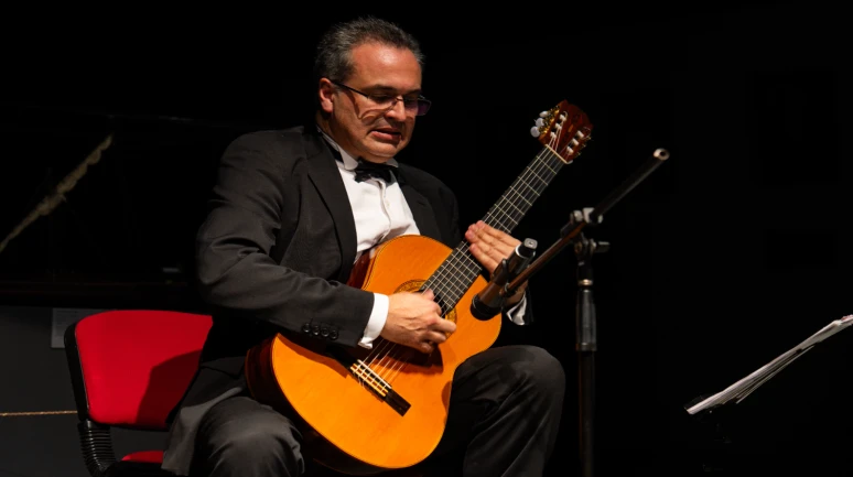 İspanyol gitar virtüözü Mauricio Diaz Alvarez, İstanbul'da