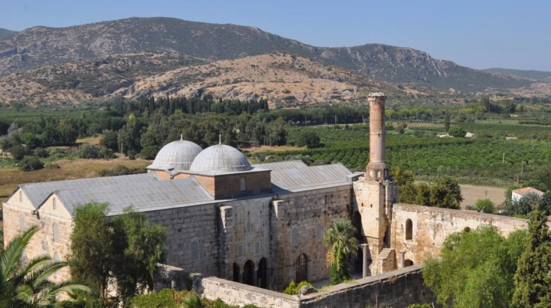 Vakıflar Genel Müdürlüğü, 12 tarihi eseri ibadete açıyor